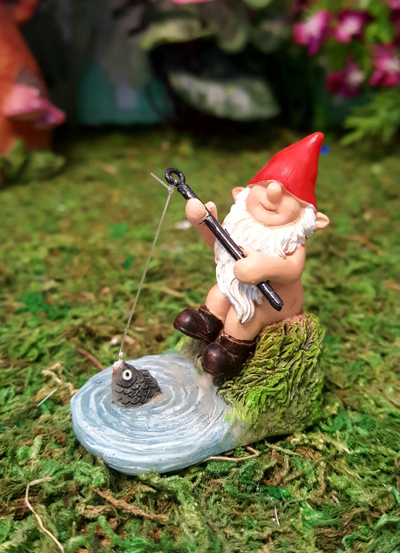 Gnaughty Gnome Fishing - Fairy Gardens UK